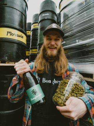 🎉 Dneska slaví narozeniny náš legendární @jirkatravek ! 🎉 Jirko, přejeme ti hromadu trávy, sudy piva, kupu štěstí, lásky,...