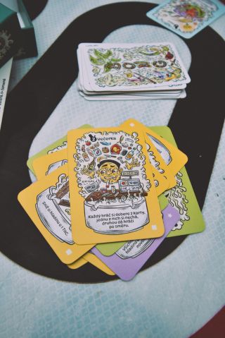 Večerka, toleranční pauza nebo superáchálka? Tyhle karty ti pořádně zamotaj hlavu. Tvůj cíl? Zmastit soupeře dřív, než...